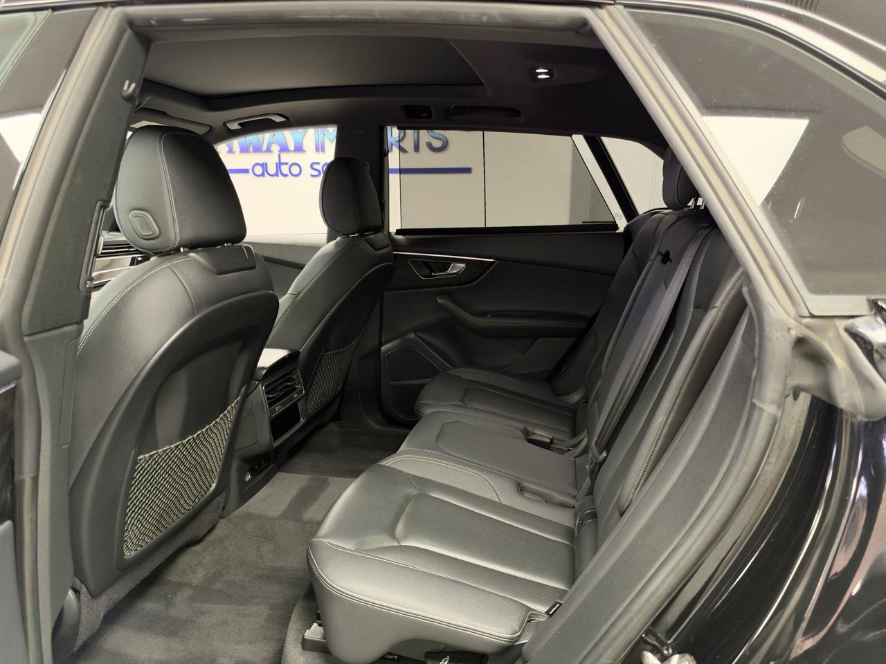 Used 2023 Audi Q8 Prestige w/ Prestige Package AWD/4WD image 32