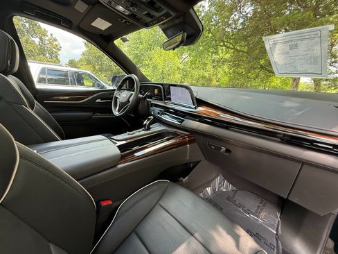Used 2024 Cadillac Escalade Premium Luxury AWD/4WD image 40