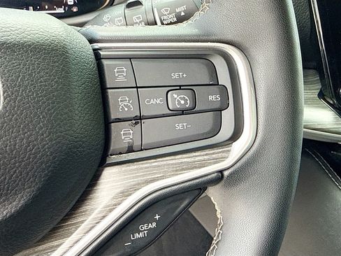 Used 2024 Jeep Wagoneer L Series II w/ Flexible Seating Group RWD image 39