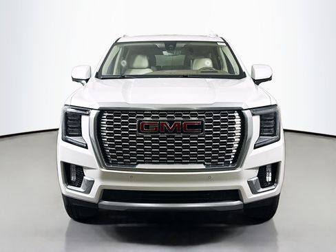 Used 2021 GMC Yukon XL Denali w/ Denali Premium Package image 2