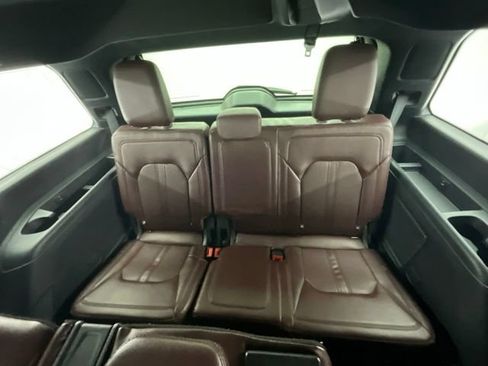 Used 2024 Ford Expedition Limited AWD/4WD image 8