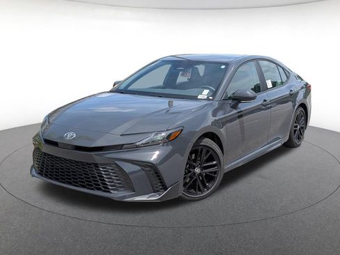 Used 2026 Toyota Camry SE FWD image 1