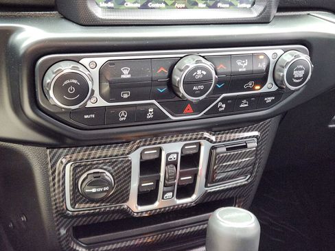 Used 2020 Jeep Gladiator Overland image 23