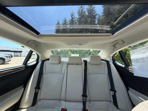 Used 2024 Lexus ES 350 Ultra Luxury w/ Accessory Package (Z2) FWD image 3