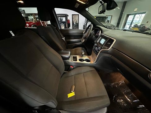 Used 2015 Jeep Grand Cherokee Laredo w/ Quick Order Package 23E AWD/4WD image 16