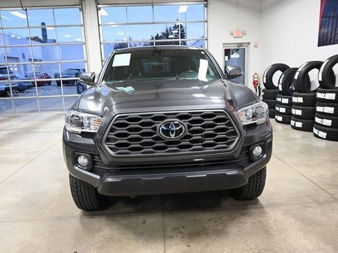 Used 2022 Toyota Tacoma TRD Off-Road image 2