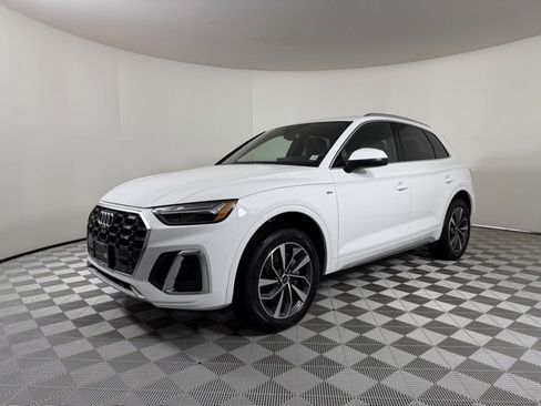 Certified 2025 Audi Q5 2.0T Premium Plus w/ Premium Plus Package image 3