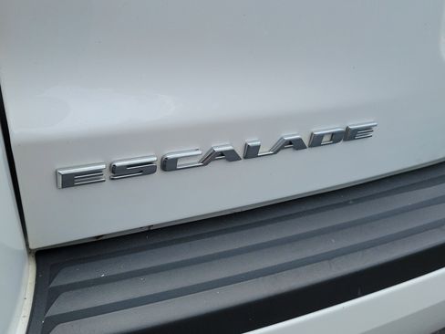 Used 2020 Cadillac Escalade Luxury AWD/4WD image 8