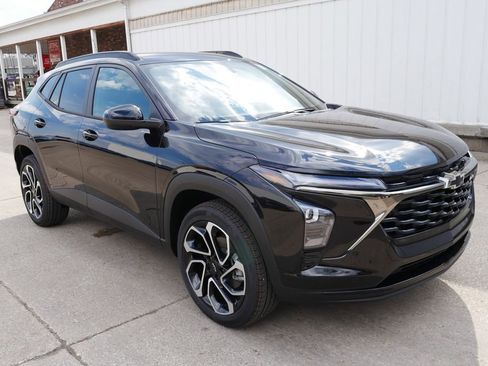 New 2026 Chevrolet Trax RS w/ Driver Confidence Package FWD image 2