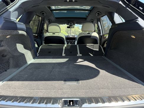 Used 2024 Bentley Bentayga image 35