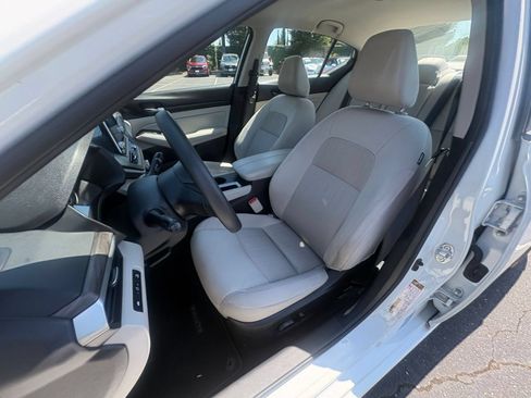Used 2025 Nissan Altima 2.5 SV FWD image 36
