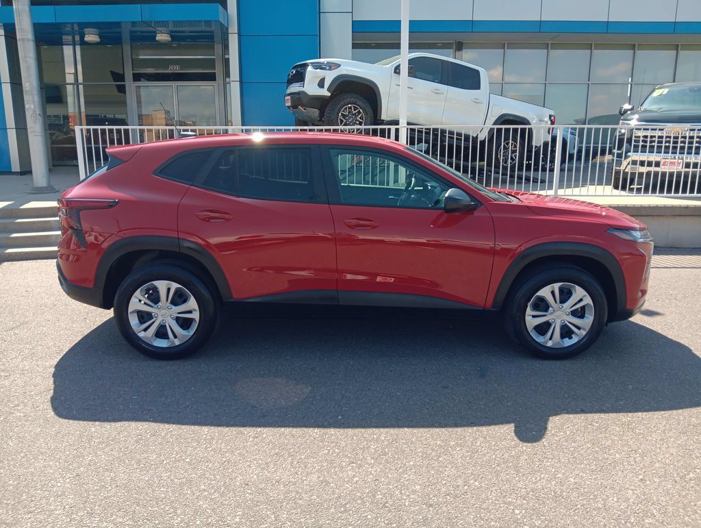 Used 2026 Chevrolet Trax LS FWD image 6