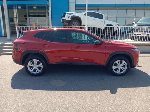 Used 2026 Chevrolet Trax LS FWD image 6