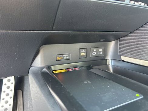 New 2026 Toyota Camry Hybrid FWD image 24