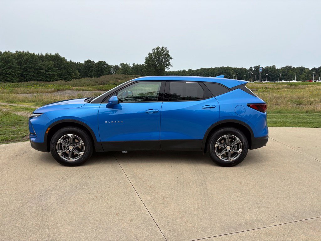 Used 2025 Chevrolet Blazer LT FWD image 6