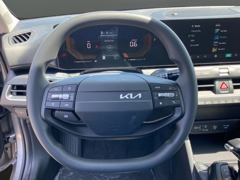 New 2026 Kia K4 FWD image 17