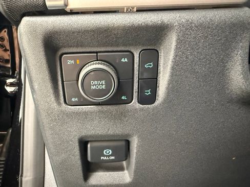 Used 2025 Ford Expedition Active AWD/4WD image 13