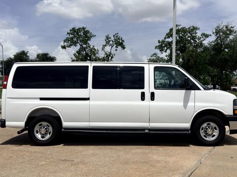 Used 2025 Chevrolet Express 3500 LT w/ LT Preferred Equipment Group RWD image 6