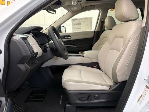 New 2026 Nissan Pathfinder SL w/ SL Premium Package FWD image 14