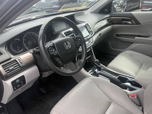 Used 2016 Honda Accord Touring image 11