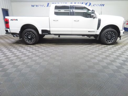 Used 2025 Ford F250 Platinum AWD/4WD image 2