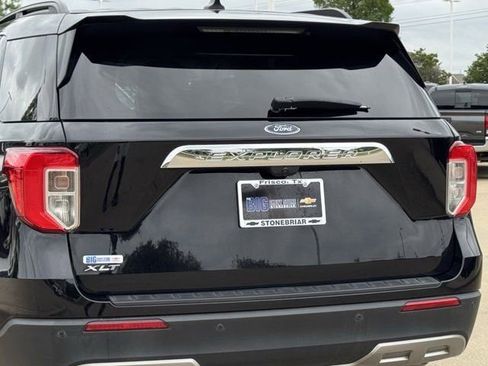 Used 2022 Ford Explorer XLT w/ Equipment Group 202A image 8