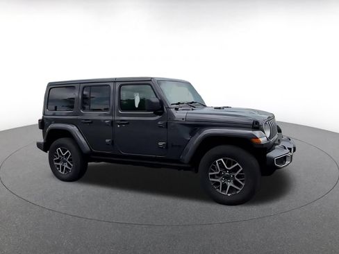 Used 2025 Jeep Wrangler Unlimited Sahara AWD/4WD image 2