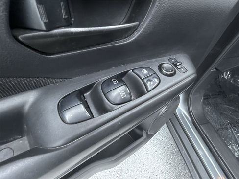 Used 2021 Nissan Kicks S image 18