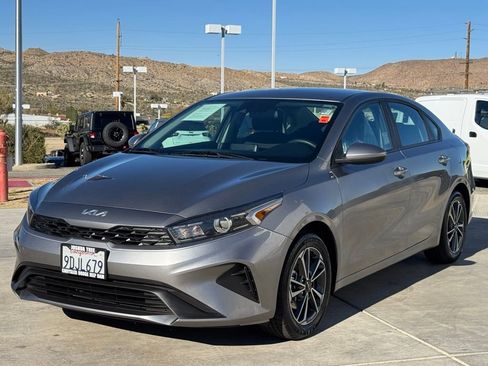 Used 2023 Kia Forte LXS image 3