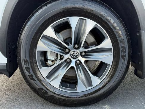 Certified 2026 Toyota Highlander XLE AWD/4WD image 11
