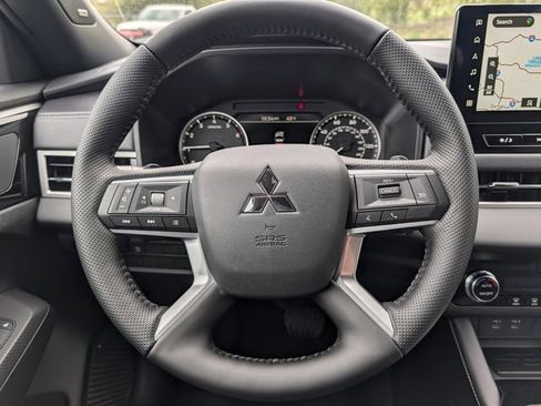 New 2026 Mitsubishi Outlander LE AWD/4WD image 8
