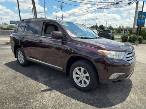 Used 2012 Toyota Highlander 4WD w/ Tech Pkg image 2