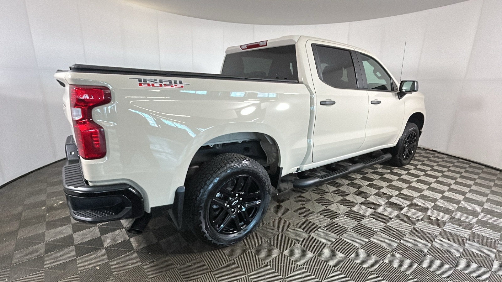 Used 2026 Chevrolet Silverado 1500 Custom Trail Boss w/ Turbomax Blackout Package AWD/4WD image 2