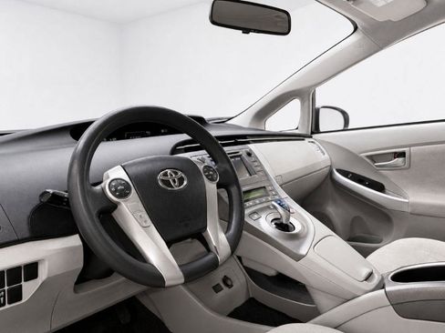 Used 2015 Toyota Prius Two FWD image 36