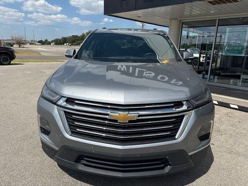 Used 2023 Chevrolet Traverse LT FWD image 2