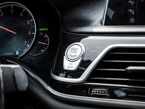 Used 2018 BMW 740i image 27