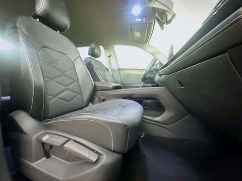 Used 2025 Volkswagen Atlas SE FWD image 32