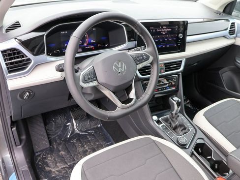 New 2025 Volkswagen Taos SE image 3