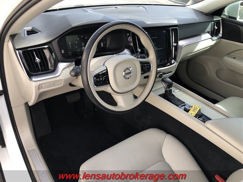 Used 2019 Volvo S60 T5 Momentum w/ Premium Package FWD image 10