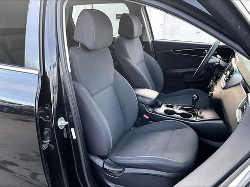 Used 2017 Kia Sorento LX image 6