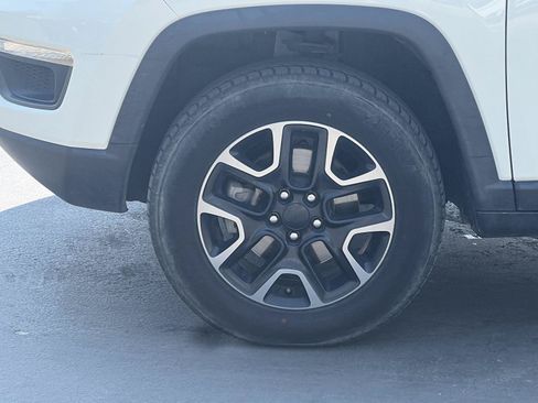 Used 2019 Jeep Compass Trailhawk AWD/4WD image 13