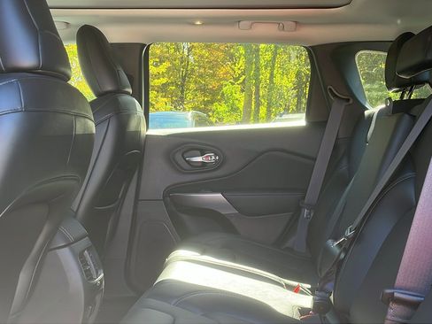 Used 2022 Jeep Cherokee Limited image 20