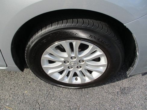 Used 2015 Toyota Sienna XLE Premium image 32