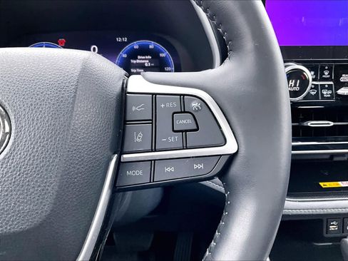 Used 2023 Toyota Highlander Limited image 25