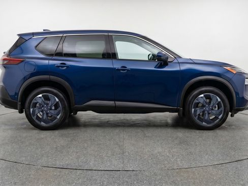 Used 2025 Nissan Rogue SV AWD/4WD image 11