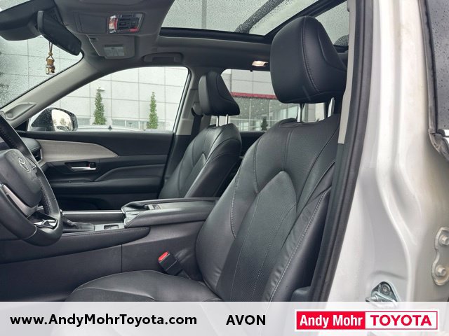Used 2024 Toyota Grand Highlander AWD image 17