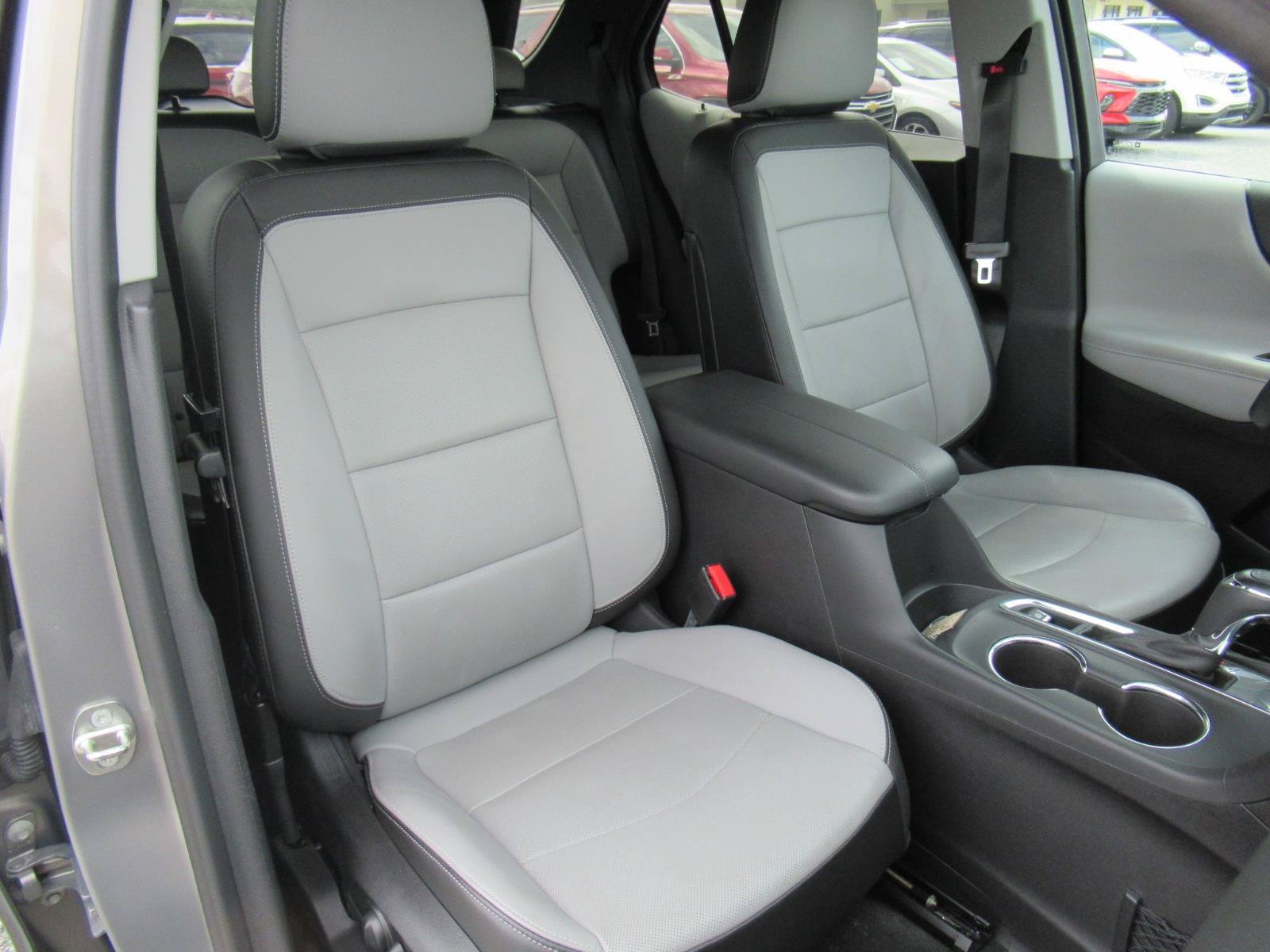 Used 2018 Chevrolet Equinox Premier FWD image 9