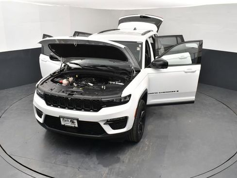 Used 2023 Jeep Grand Cherokee Limited w/ Luxury Tech Group II image 26