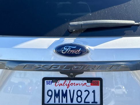 Used 2018 Ford Explorer XLT w/ Equipment Group 202A image 19