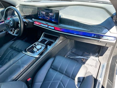 Used 2024 BMW 750e xDrive image 31